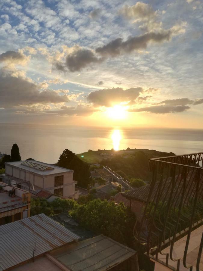 Iriss Bed & Breakfast Taormina Exterior photo